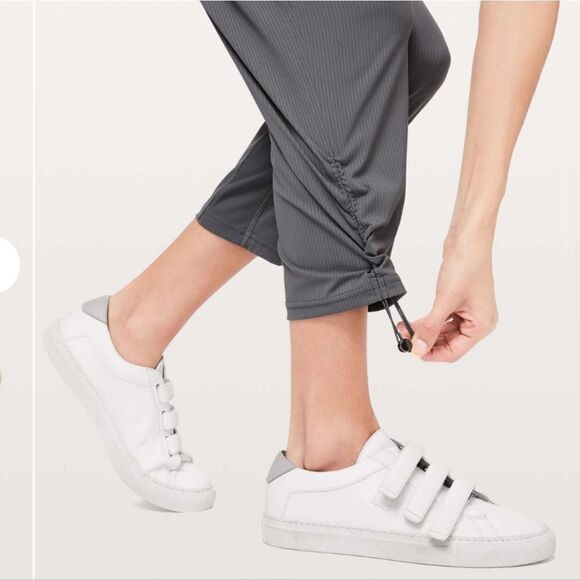 LULULEMON titanium gray dance studio adjustable cuff crop pant 4‎ - Picture 13 of 13